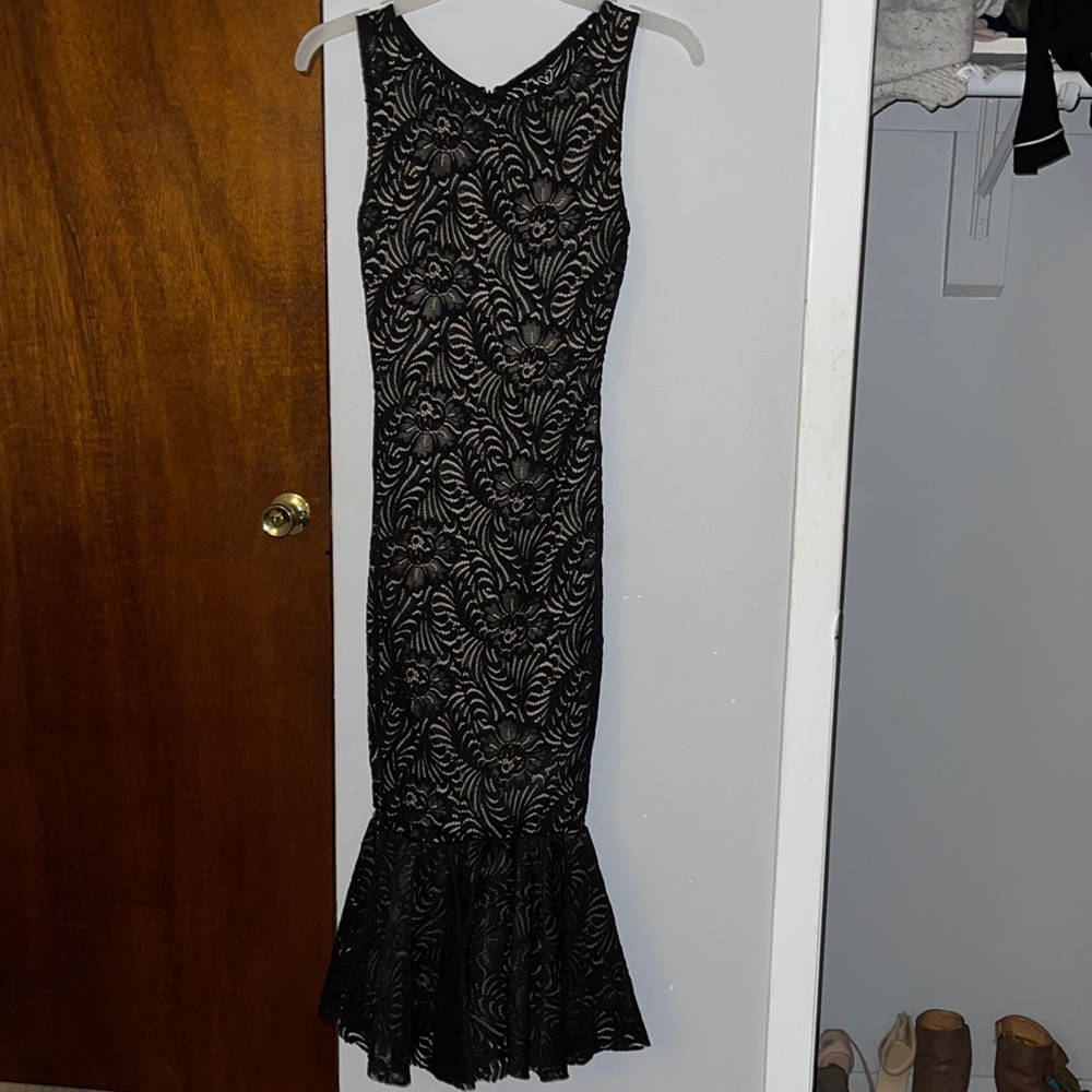 Windsor lace midi dress